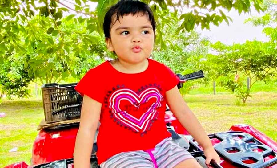 Menina de 3 anos morre após quadriciclo pilotado pela mãe capotar no Acre: ‘minha companheira’