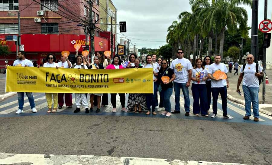 Mobilização em frente ao Palácio Rio Branco conscientiza a população sobre o combate ao abuso e à exploração sexual infantil