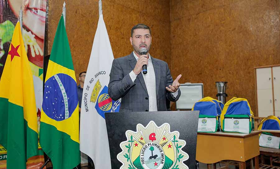 nicolai nas escolas 002