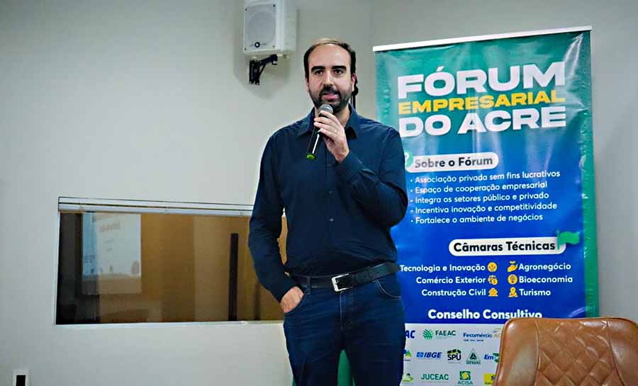 Diretor CTI e pesquisador do CSR da UFMG, Felipe Nunes realizou a apresentação técnica da plataforma. Foto: Uêslei Araújo/Sema governo plataforma 004