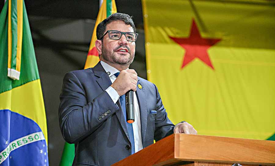 Governador destaca que ferramenta deve dar mais transparência às ações do Estado. Foto: Diego Gurgel/Secom proposta aleac clima 002