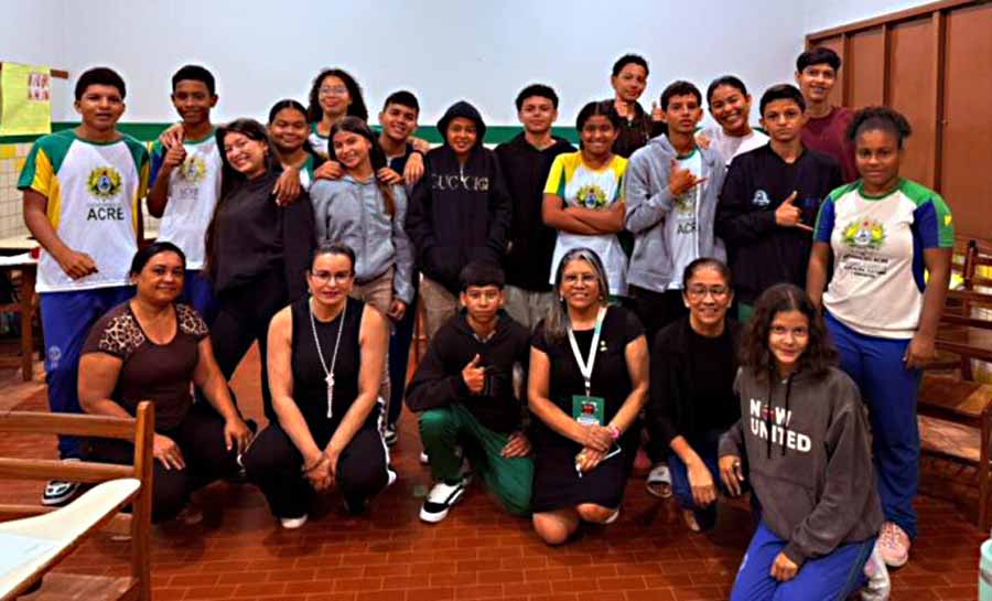 Roda de conversa sobre bullying foi promovida pela Divisão de Educação em Direitos Humanos e Diversidade da SEE. Foto: Cássia Veras/SEE roda coversa educacao 001