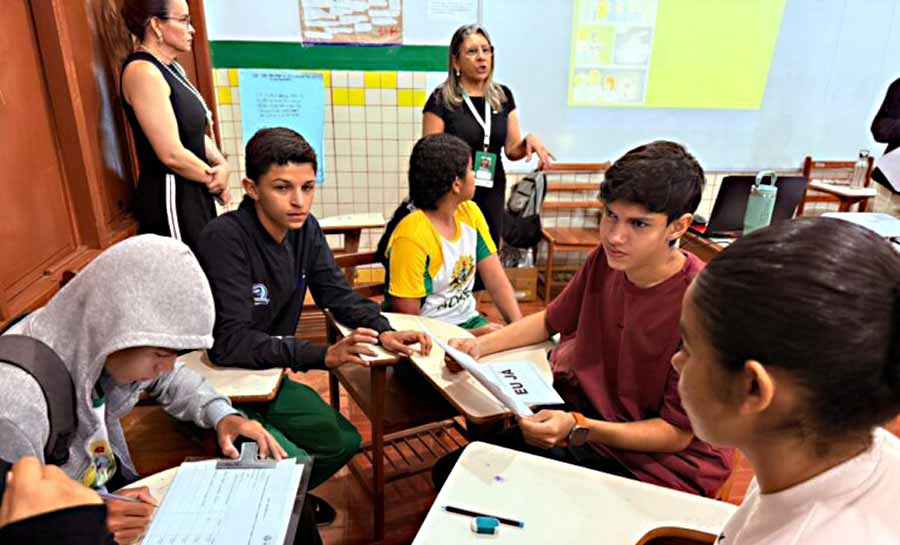 Ação tem como foco promover a inclusão, a cidadania e o combate à discriminação. Foto: Cássia Veras/SEE roda coversa educacao 002