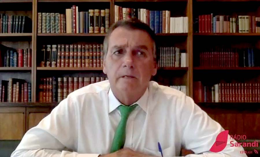 Bolsonaro vira alvo de estudo por atacar democracia