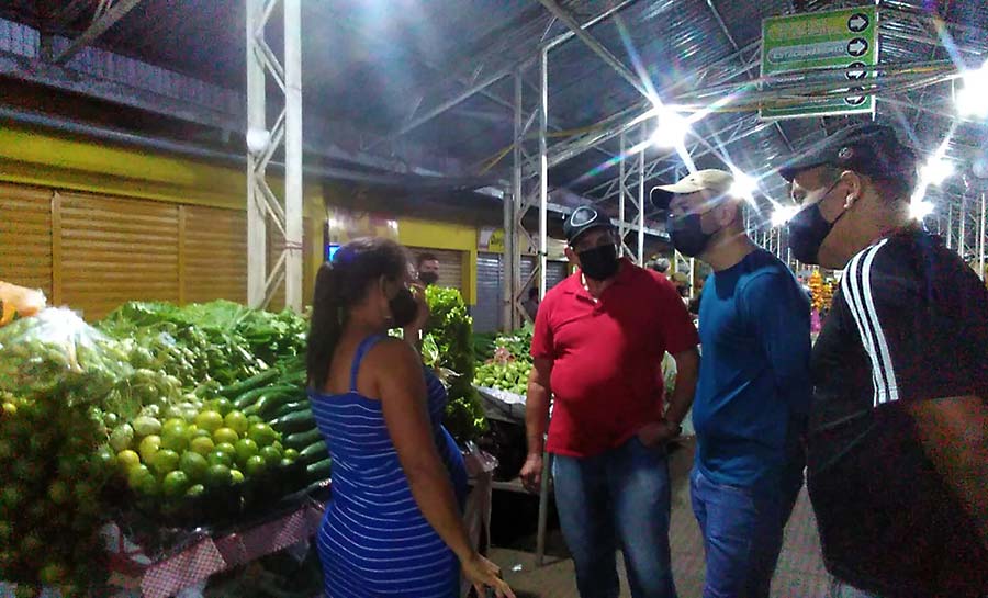 Prefeitura acompanha a rotina de produtores rurais da Ceasa e comerciantes do mercado municipal Elias Mansour