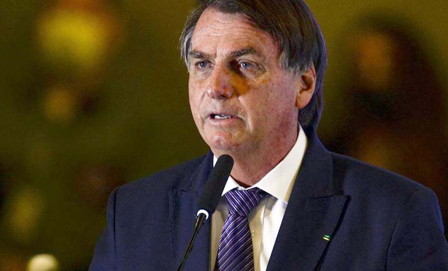 Bolsonaro sanciona projeto que busca abaixar preço de combustíveis