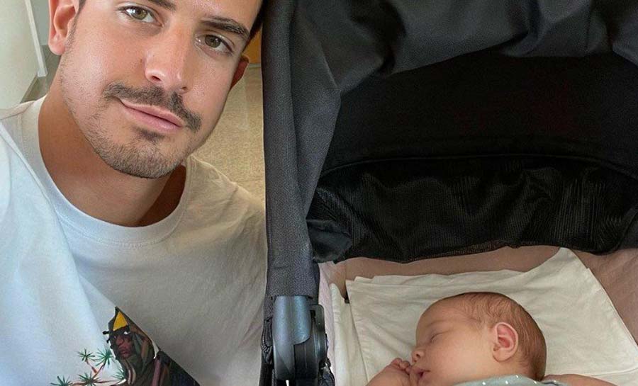 Enzo Celurari tira primeira selfie da irmã caçula, Chiara