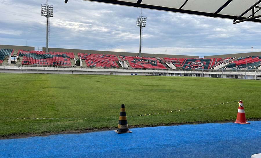 Arena da Floresta retoma serviços de manutenção no gramado e liberação deve sair em 10 dias