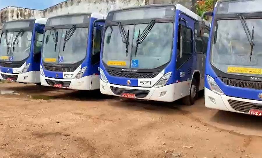 Após prefeitura do Rio estabelecer prazo para devolução, empresa afirma que não foi notificada e que ônibus seguem em Rio Branco