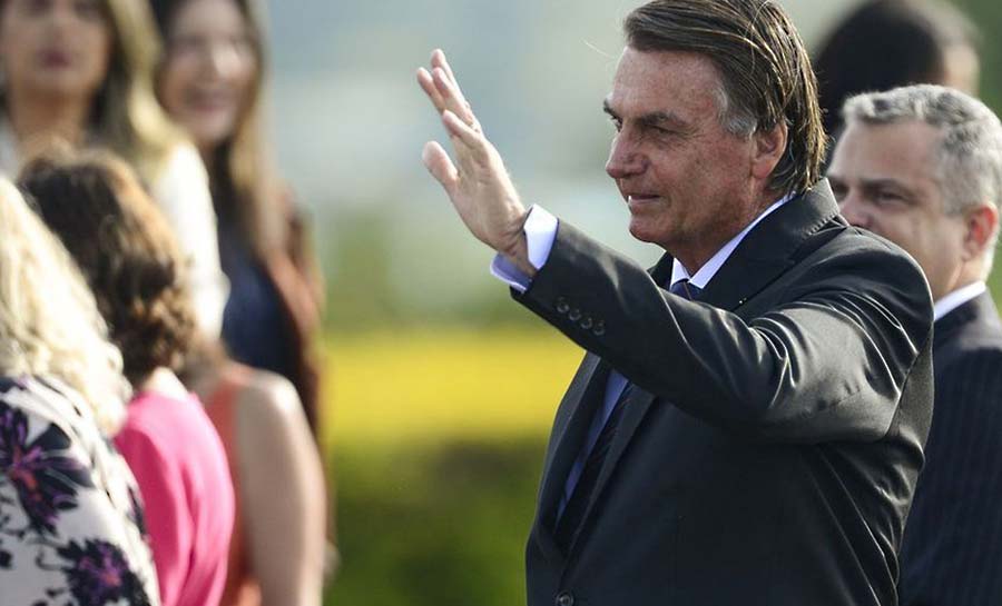 Taxa de aprovação de Bolsonaro entre os evangelhos registra queda