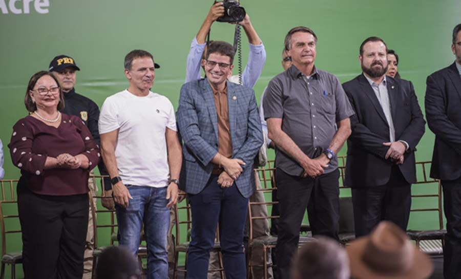 Governo federal entrega títulos de terra à produtores rurais do Acre