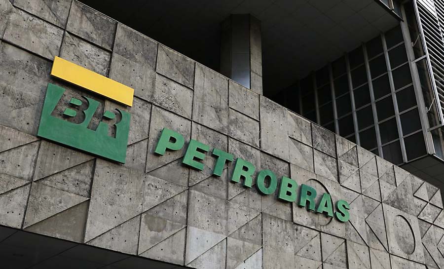 Ações da Petrobras sobem quase 3% após troca no comando