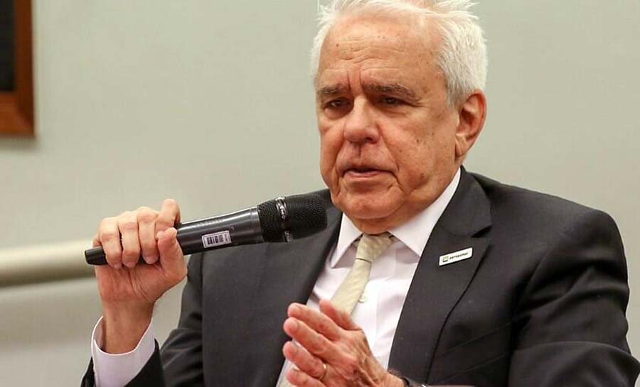 Ex-presidente da Petrobras diz ter ignorado mensagens de Bolsonaro