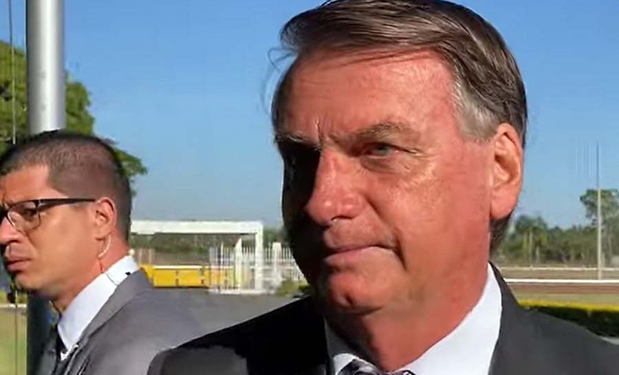 Bolsonaro se irrita com solicitação feita por apoiador no ‘cercadinho’