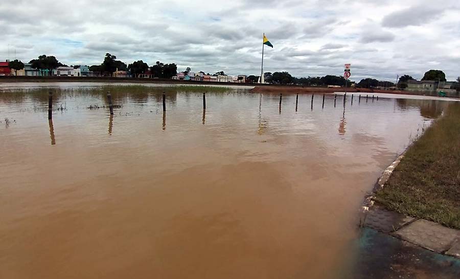 Após chuvas, nível do Rio Acre volta a atingir a cota de transbordo na capital acreana