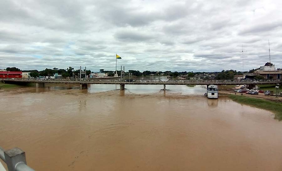 Após dois dias sem chuvas, Rio Acre sai do transbordo mas ainda há 120 pessoas fora de casa em Rio Branco
