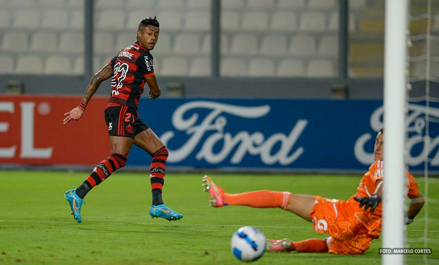 Libertadores: Flamengo vence Sporting Cristal por 2 a 0