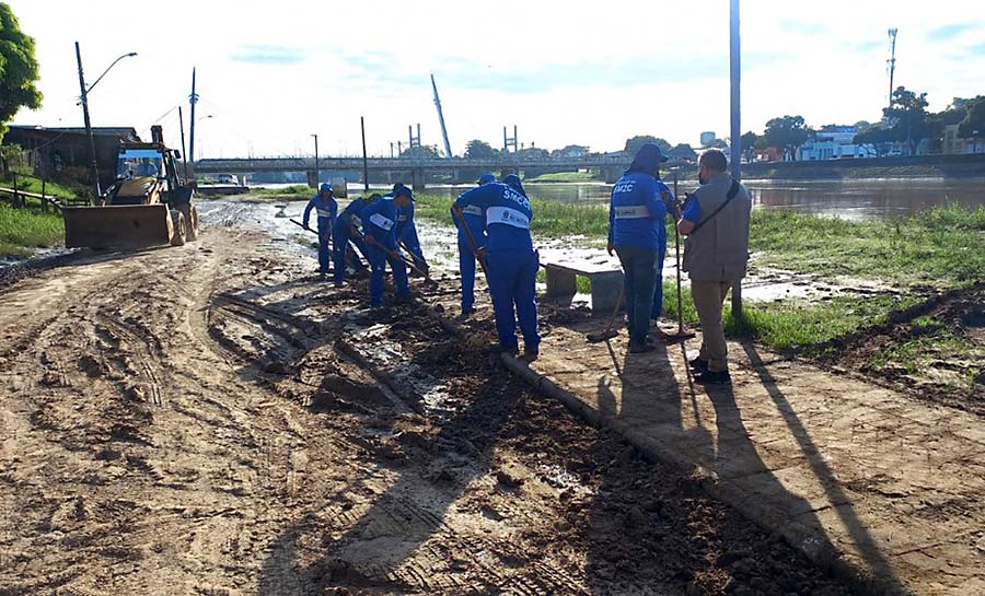 Rio Acre sai da cota de alerta e bairros passam por limpeza para retorno das famílias em Rio Branco