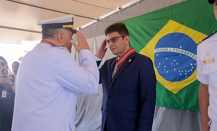 Governador Gladson Cameli é condecorado com a Comenda da Ordem do Mérito Naval