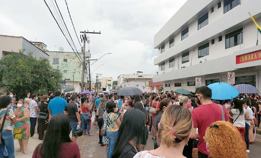 Após aprovação de reajuste, trabalhadores da Educação suspendem greve em Rio Branco