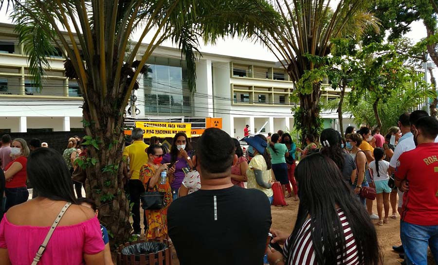 Prefeitura estuda cortar ponto de servidores da Educação que estavam em greve e Sinteac retruca: ‘É um direito’