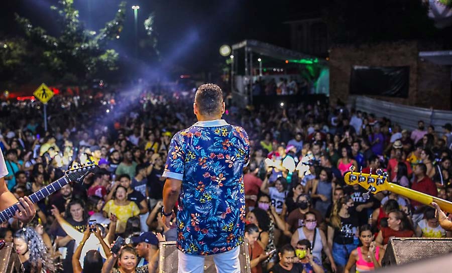 Reinauguração da Concha Acústica e show do Araketu reúnem milhares de pessoas em Rio Branco