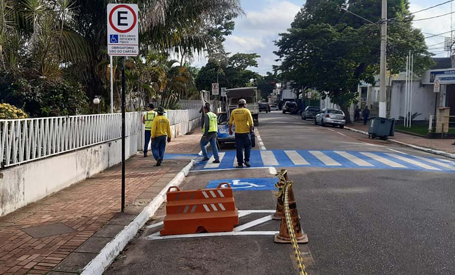Prefeitura de Rio Branco revitaliza faixas e sinalizações nas ruas da Capital