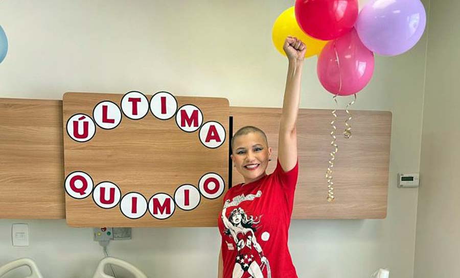 Jéssica Sales chora e comemora última sessão de quimioterapia: “Glória a Deus”