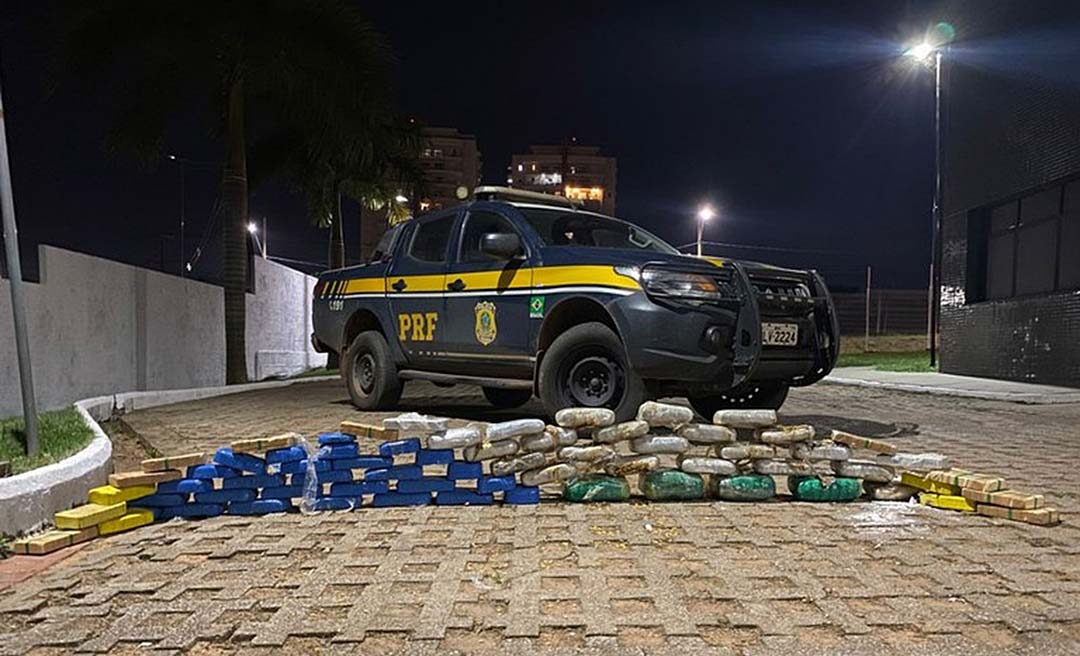 Motorista é preso com quase 60 kg de drogas dentro de sacos de milho em rodovia no Acre