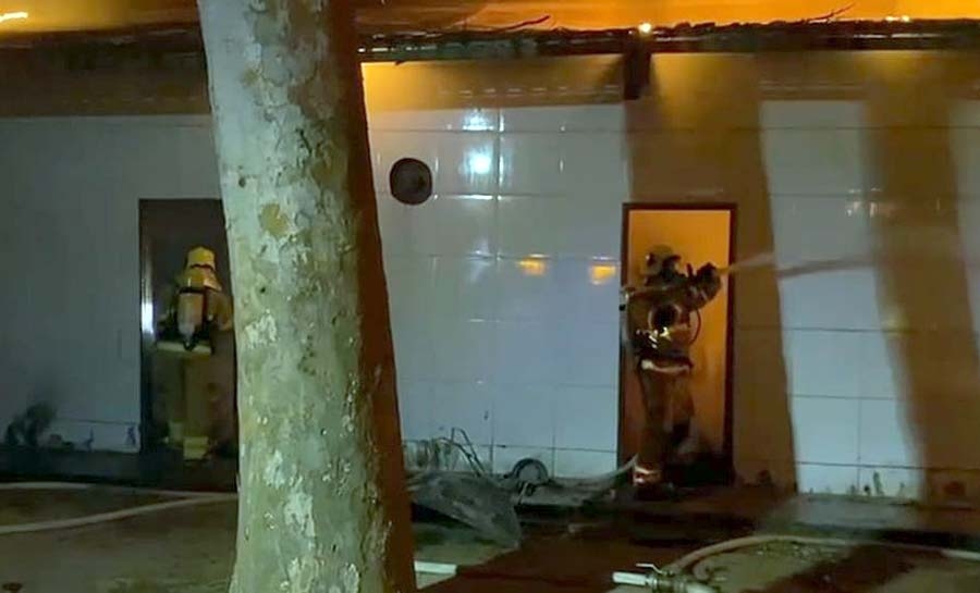 Dono de fábrica de água envasada incendiada no AC calcula prejuízo de R$ 500 mil e diz que ação foi criminosa