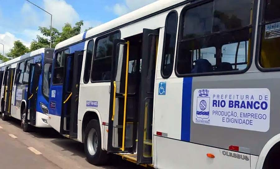 MP apura possíveis irregularidades na contratação emergencial de única empresa de ônibus que opera em Rio Branco