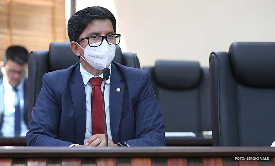 Jenilson Leite ressalta trabalho da Aleac na luta pela revisão do edital de concurso da Sesacre