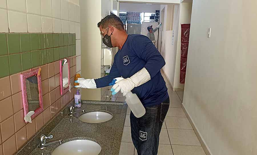Prefeitura de Rio Branco realiza higienização nos colégios para garantir segurança da comunidade escolar
