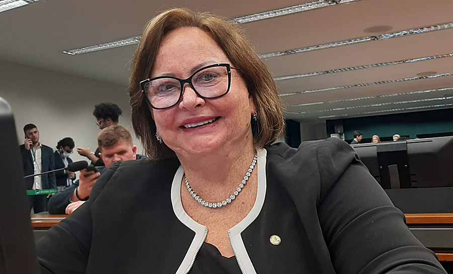 Vanda Milani vota pela aprovação da PEC que garante o piso salarial dos enfermeiros