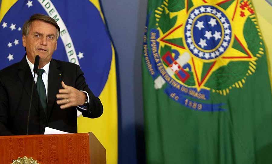 Bolsonaro se reúne hoje com embaixadores para atacar urnas eletrônicas