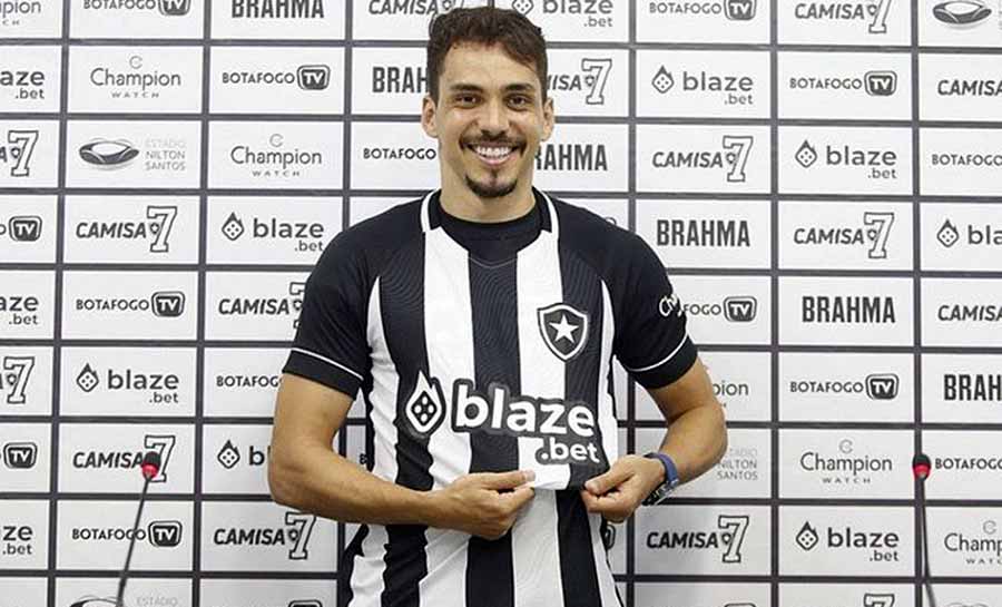 Carlos Eduardo se coloca à disposição para estrear e vibra com chegada ao Botafogo: ‘Eu confio no projeto’