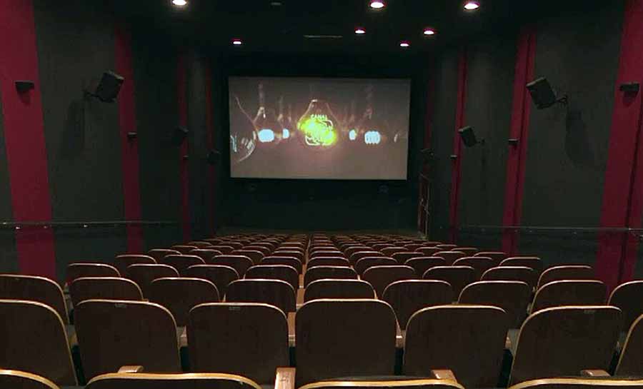 Cinemas do Acre devem disponibilizar sessão para pessoas com autismo uma vez por mês, determina a lei