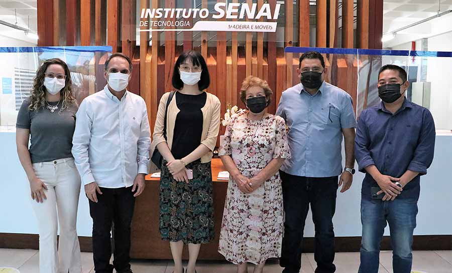 FIEAC e Instituto SENAI recebem visita de cônsul do Japão 