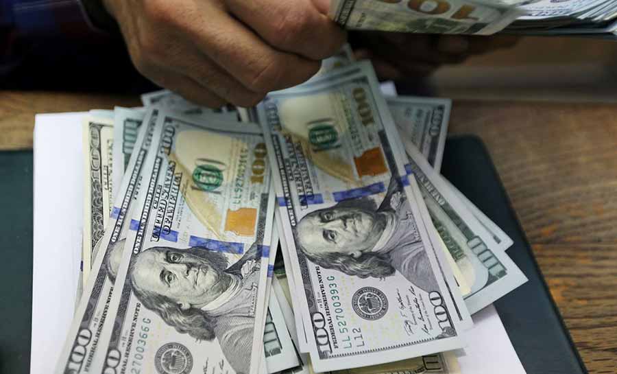 Dólar sobe para R$ 5,17, mas fecha julho em baixa de 1,16%