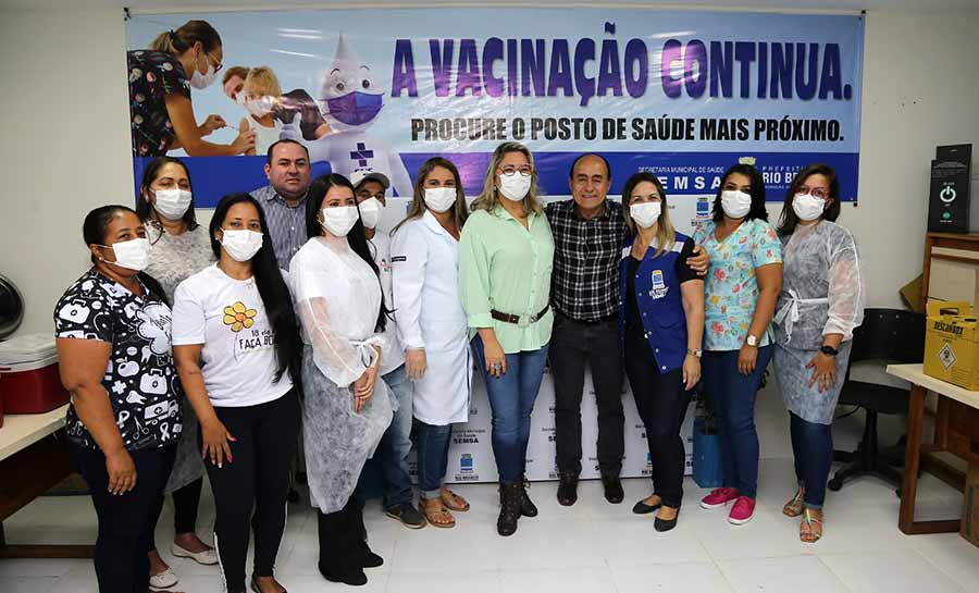 Prefeitura de Rio Branco vacina contra covid-19 e orienta público presente na Expoacre sobre várias doenças
