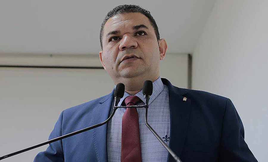 Fábio Araújo denuncia assédio moral e irregularidades no programa de Iluminação Pública