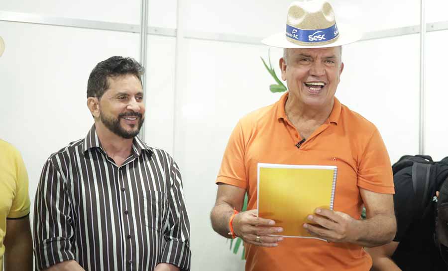 Na Expoacre, Petecão se reúne com empresários, concede entrevistas e recebe apoio popular