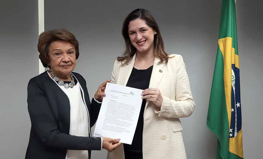 Senadora Maria das Vitórias se reúne com Ministra da Mulher