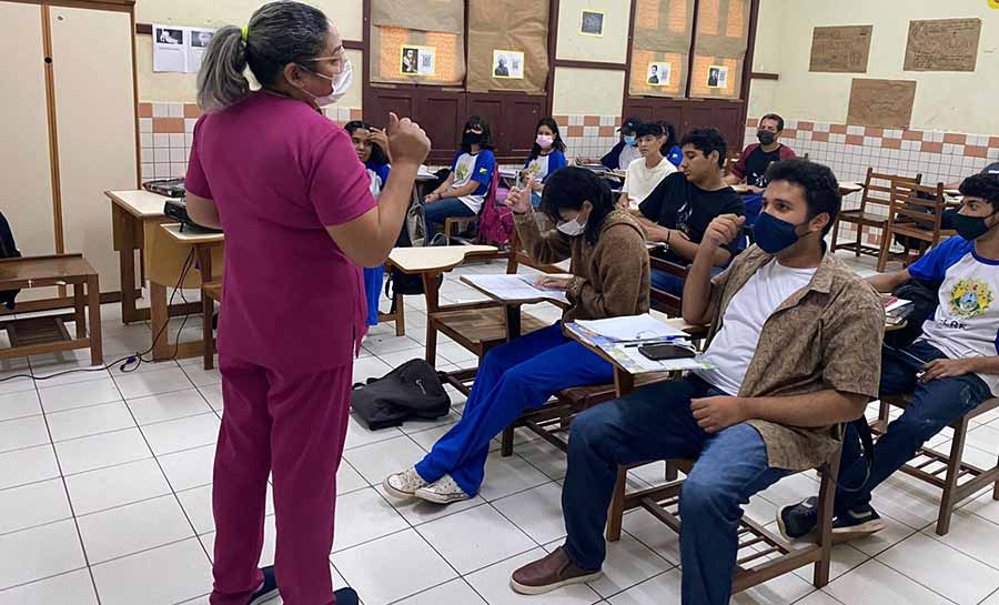 Prefeitura leva vacina contra o coronavírus aos alunos e servidores do Instituto Lourenço Filho em Rio Branco