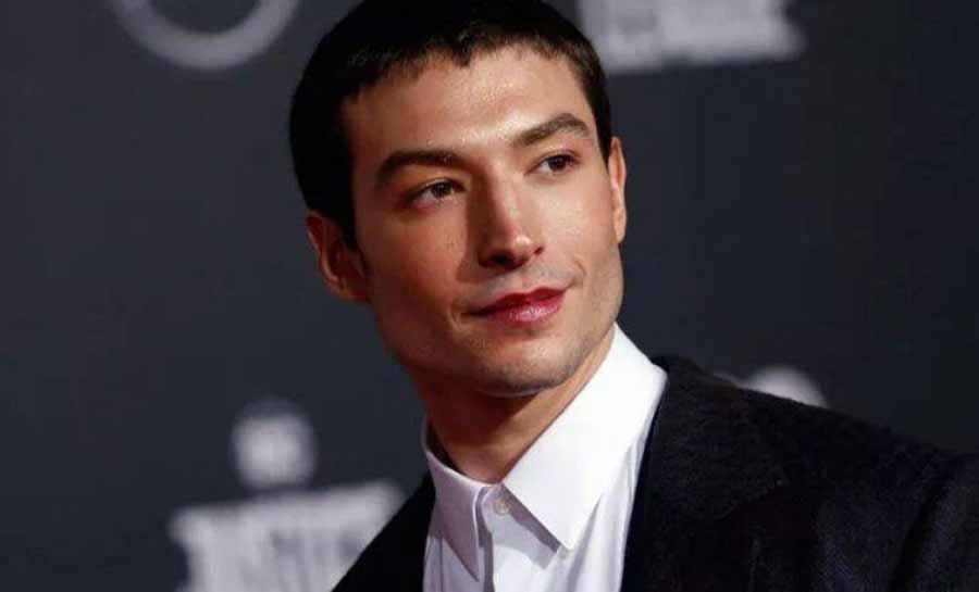 Ezra Miller diz estar em tratamento após acusações polêmicas