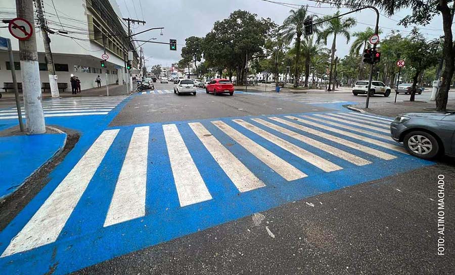 MPF entra com representação contra Bocalom por pintar locais públicos com a cor azul