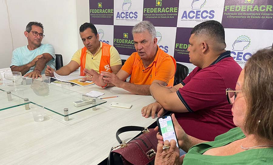 Petecão se reúne com empresários da construção civil em Cruzeiro do Sul