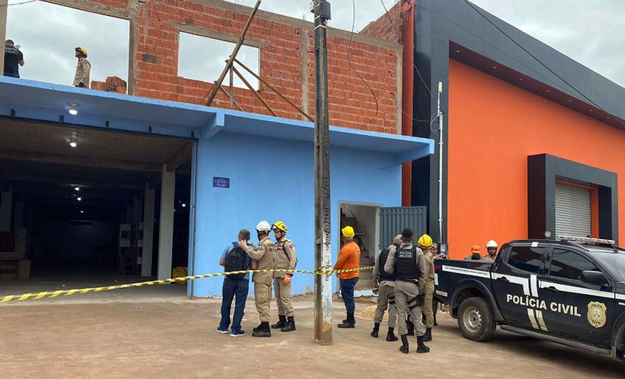 Um morre e outro fica ferido após parede de construção desabar durante vendaval em Cruzeiro do Sul