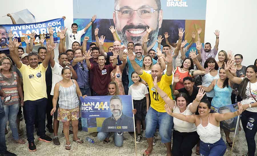 Alan Rick inaugura comitê em Sena Madureira ao lado dos candidatos Gerlen Diniz e Gene Diniz