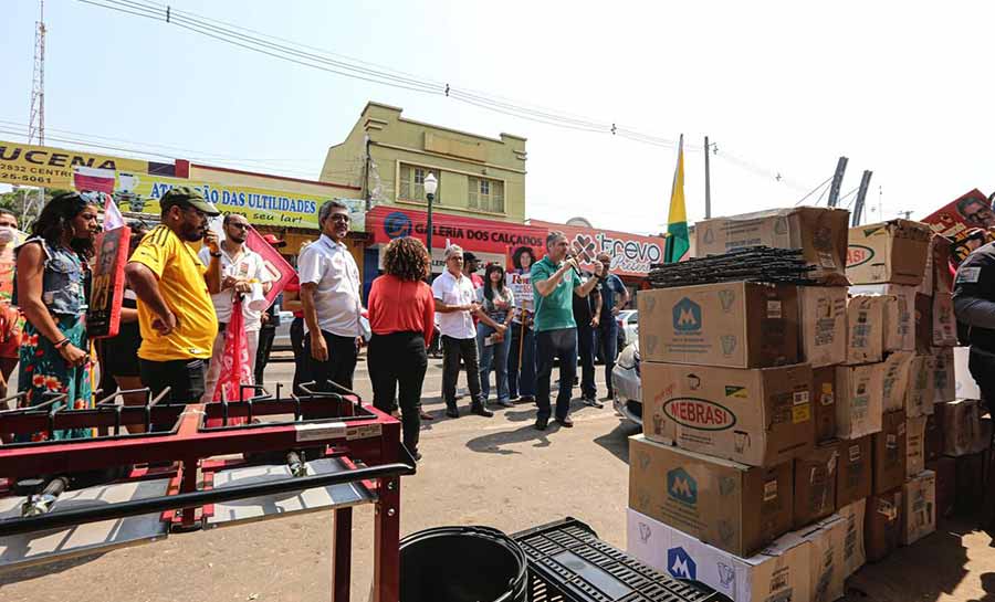 Jorge e Marcus fazem homenagem ao Chefe no centro de Rio Branco